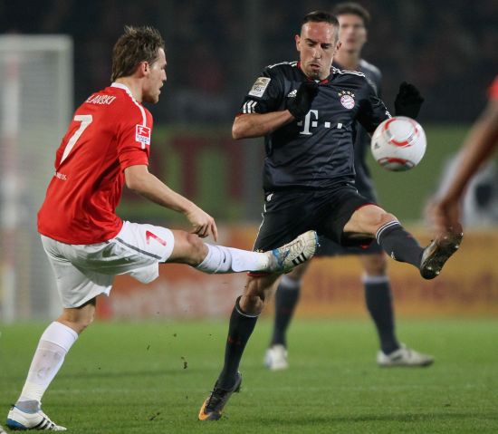 他与奔驰车 他与奔驰车