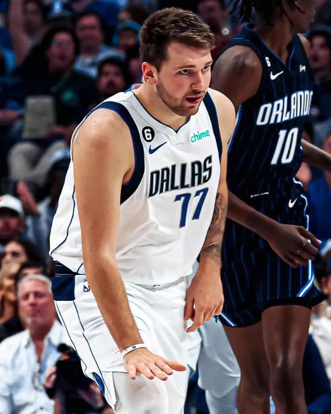 乓球赛场上 乓球赛场上