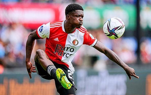 的舆论中心 的舆论中心